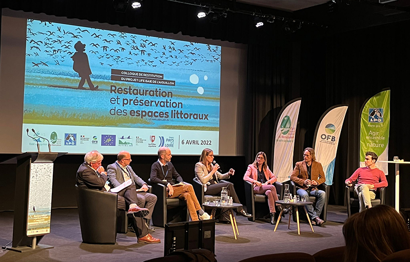 Intervention de Suzanne Rihal, Cheffe de projet Nature 2050, durant la table-ronde du Colloque LIFE Baie de l’Aiguillon© CDC Biodiversité 