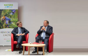 Le 26 octobre 2021, Patrick Ollier, Président de la Métropole du Grand Paris témoigne au Colloque Nature 2050 aux côtés d’Edward Arkwright, directeur générale du groupe ADP © ph jacob IMAGE : CDC Biodiversite 261021 ©