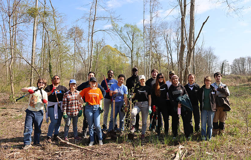 Volontaires Amazon et équipe CEN IdF_Ferme de la Vieille Ecluse © Fonds Nature 2050